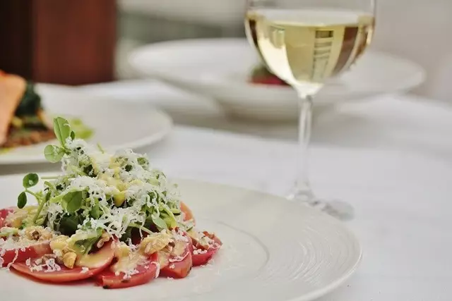 Restaurants: Oak Room 29