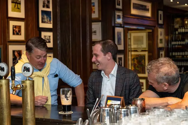 Restaurants: Oak Room 16