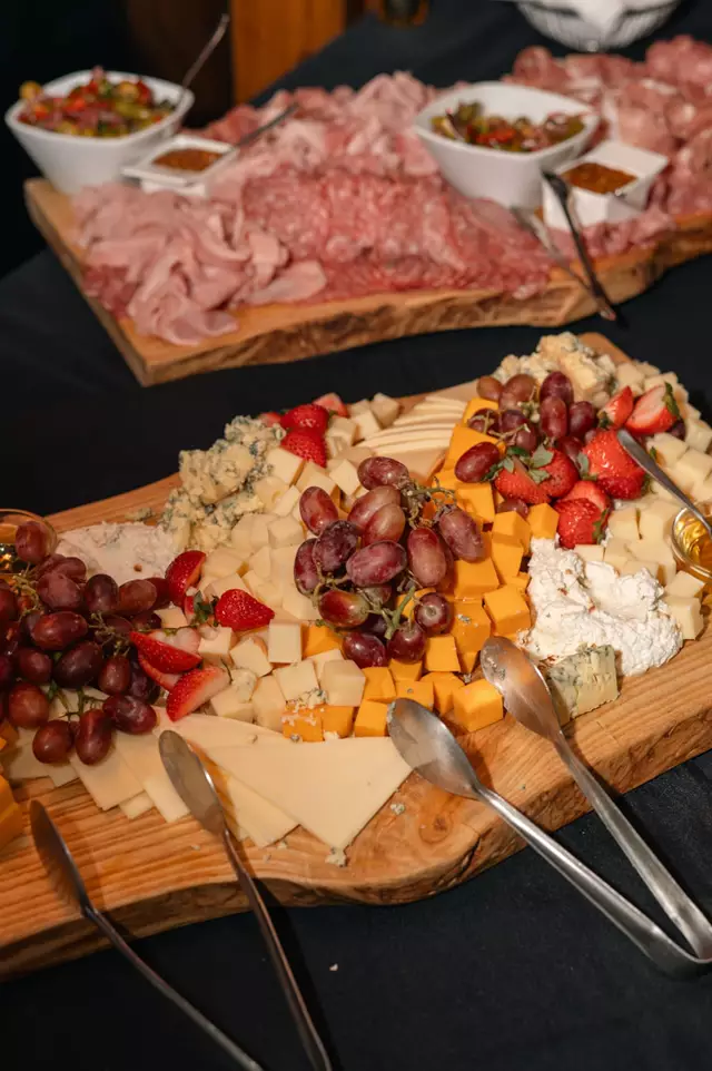 Restaurants: Oak Room 24