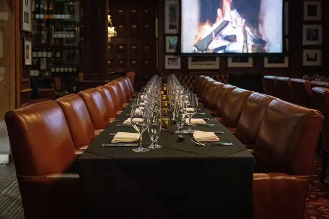 Restaurants: Oak Room 14