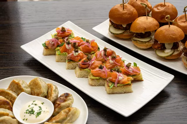 Restaurants: Oak Room 28