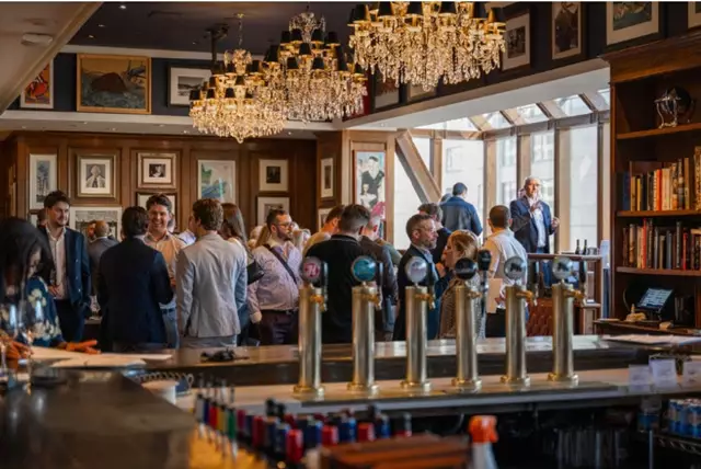 Restaurants: Oak Room 4