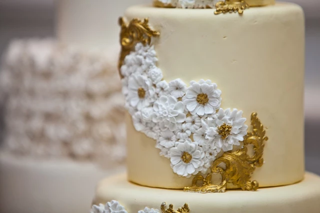 WEDDING CAKE