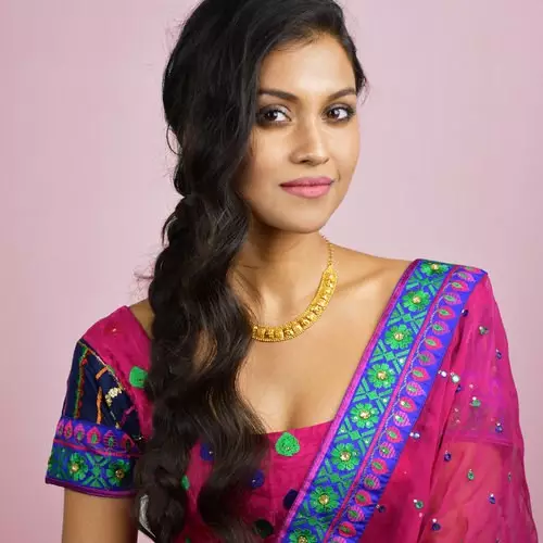 Hair & Makeup: Parlour Salon 10