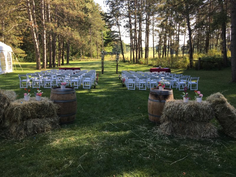 Outdoor ceremony in rustic style