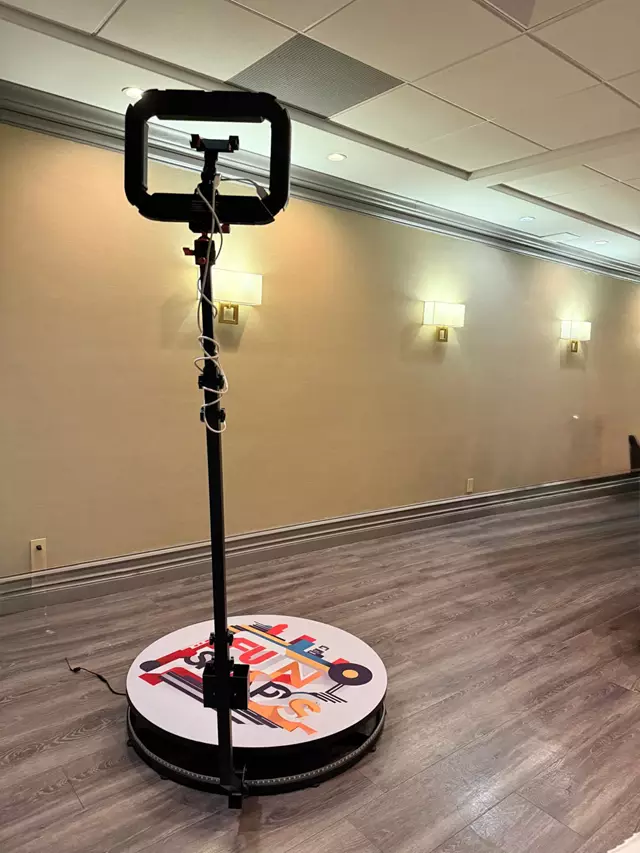 Photo Booths: Photobooth Guys 23