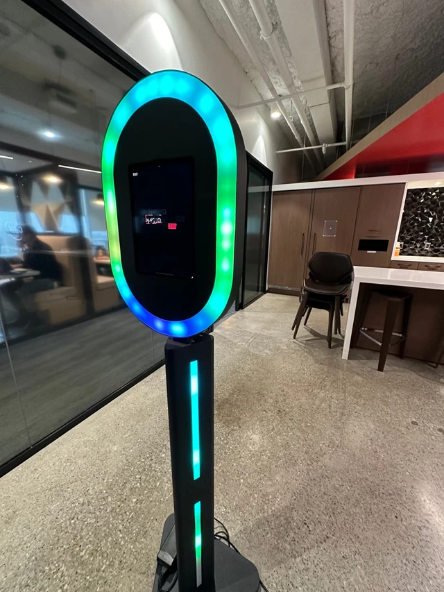 Photo Booths: Photobooth Guys 19