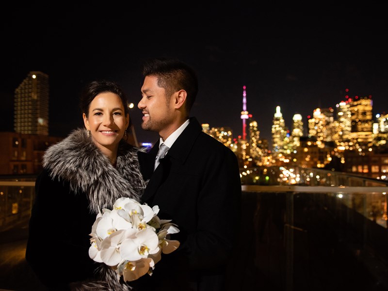 We know pretty cool places that don’t require a photo permit and guarantee a stunning background. Also, night time wedding photography is fun!