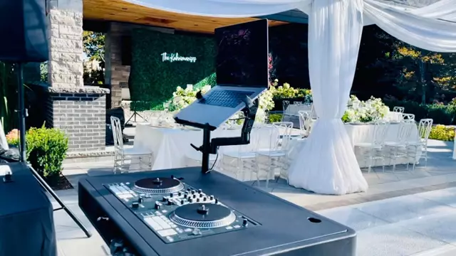 Disc Jockey's / DJs: Pure Entertainment 1