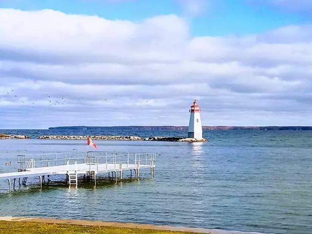 Hotels: Ramada Jackson's Point 2