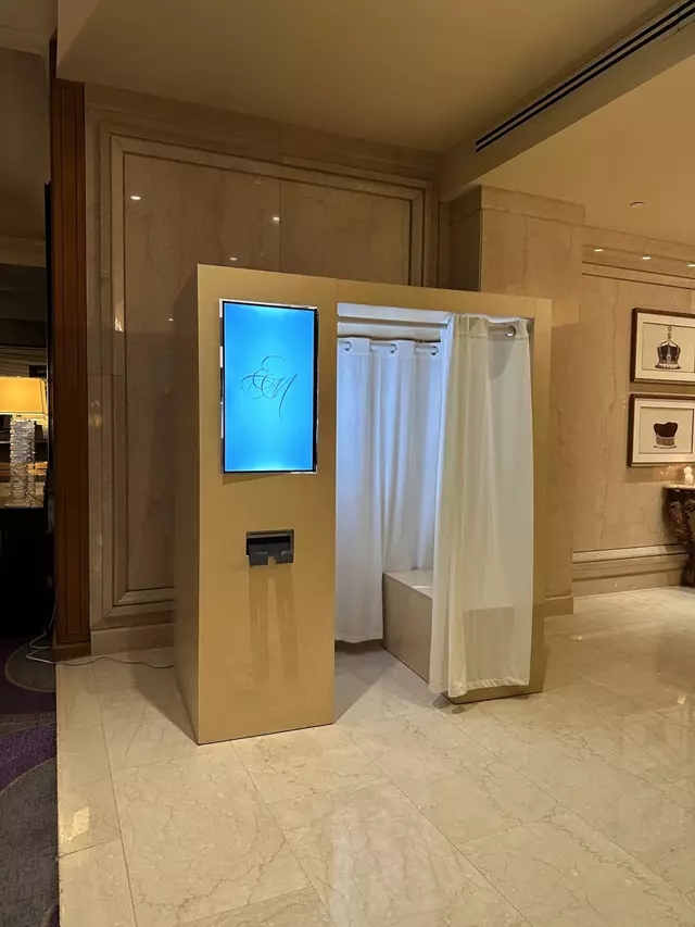 Photo Booths: Revolve Event Services 4