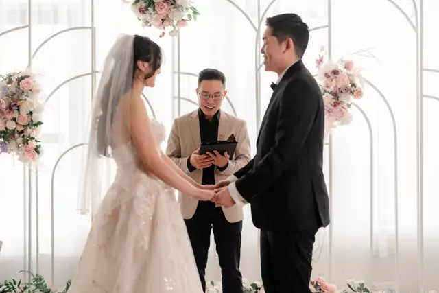 Officiants: Roy Pro Officiant 1
