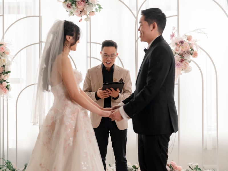 Roy Pro Officiant