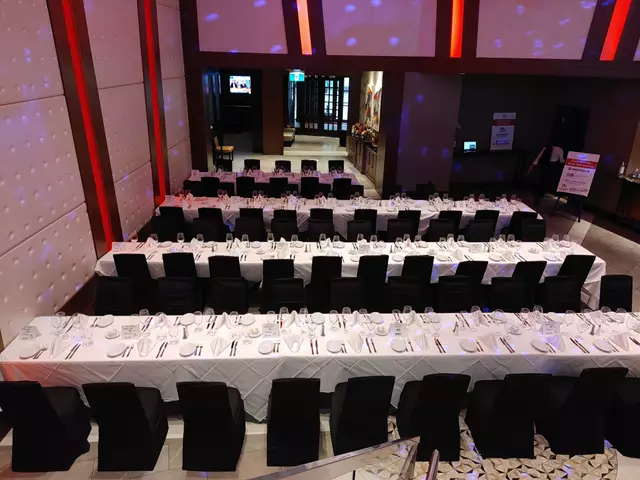 Restaurants: Ruth's Chris Steakhouse Niagara Falls 4