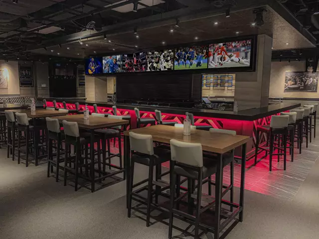 Restaurants: Ruth's Chris Steakhouse Niagara Falls 15