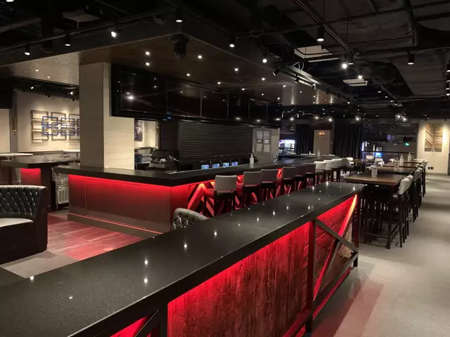 Restaurants: Ruth's Chris Steakhouse Niagara Falls 14