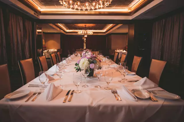 Restaurants: Ruth's Chris Steakhouse Niagara Falls 9