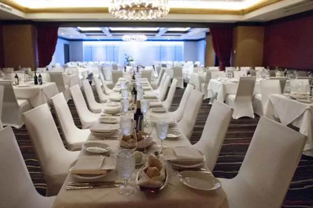 Restaurants: Ruth's Chris Steakhouse Niagara Falls 7