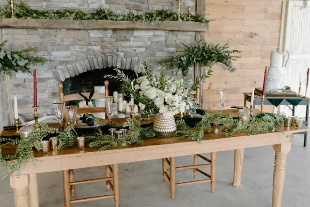 Florists: Sanda Flower Studio 23