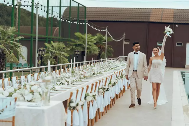 Florists: Sanda Flower Studio 6