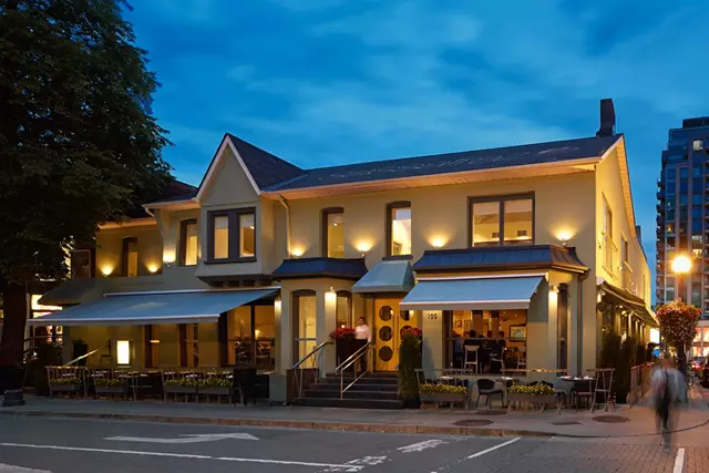 Restaurants: Sassafraz 17