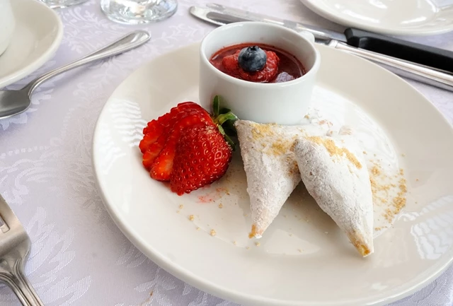 Fried cheesecake samosa with fruit chutney