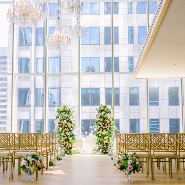 Hotels: Shangri-La Hotel, Toronto 1