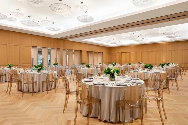 Hotels: Shangri-La Hotel, Toronto 6