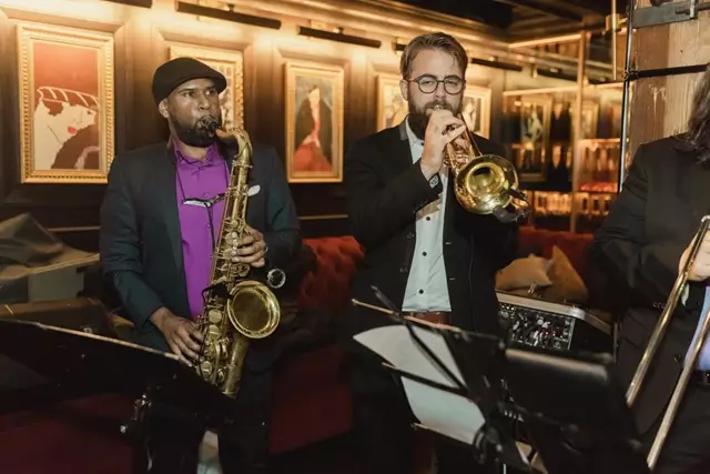 Live Music & Bands: Sly Fox 14