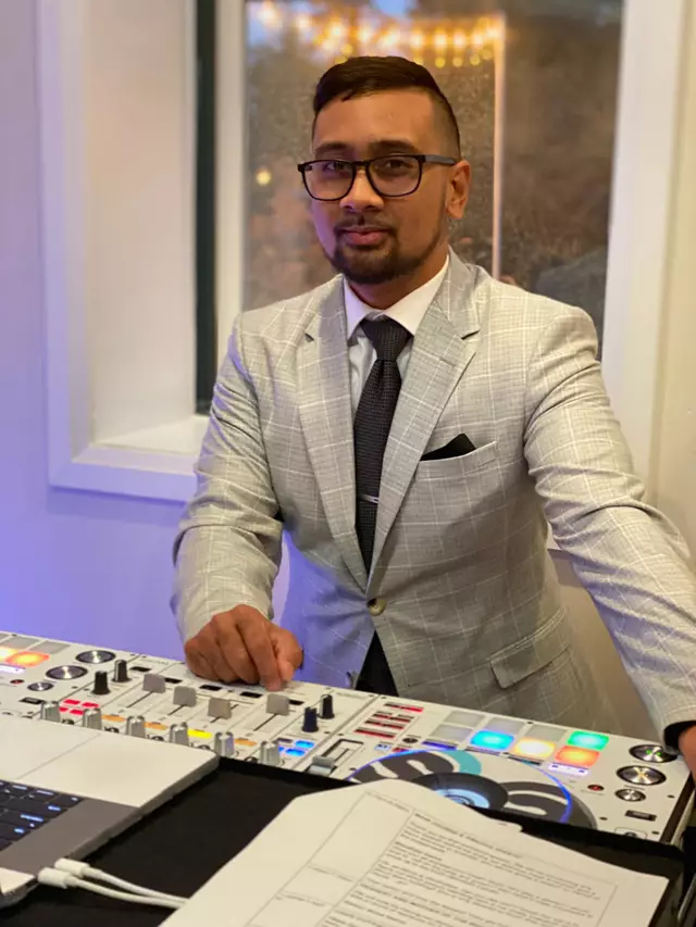 Disc Jockey's / DJs: Sound By Science 6