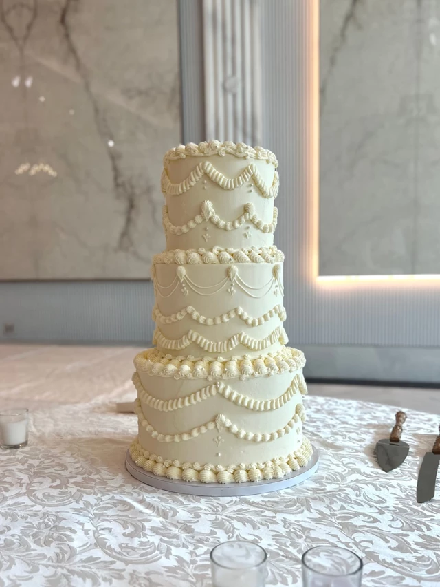 Wedding Cakes: Sprinkled by M 4