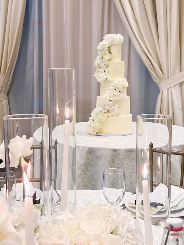 Wedding Cakes: Sprinkled by M 3