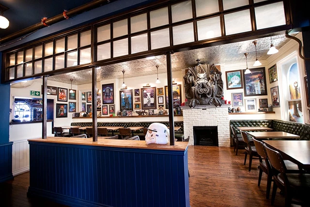 Restaurants: Storm Crow Manor 4