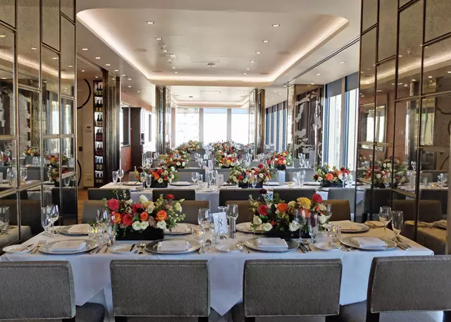 Restaurants: Stratus Restaurant 14