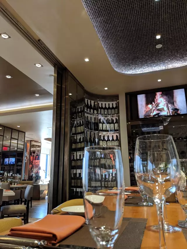 Restaurants: Stratus Restaurant 13