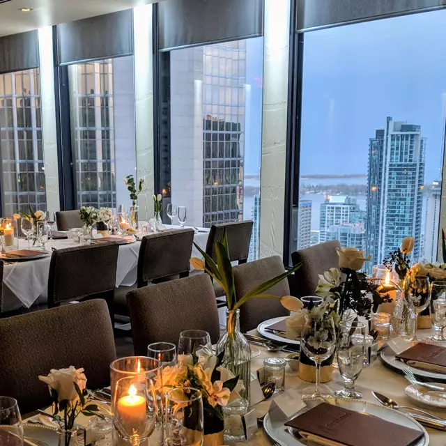 Restaurants: Stratus Restaurant 10