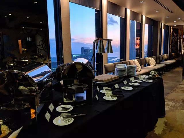 Restaurants: Stratus Restaurant 11