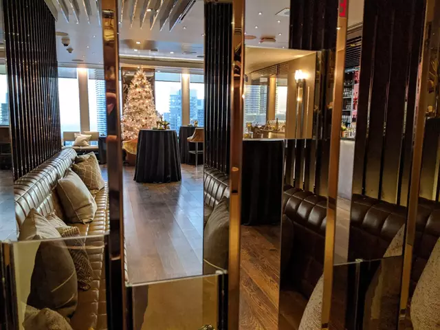 Restaurants: Stratus Restaurant 2