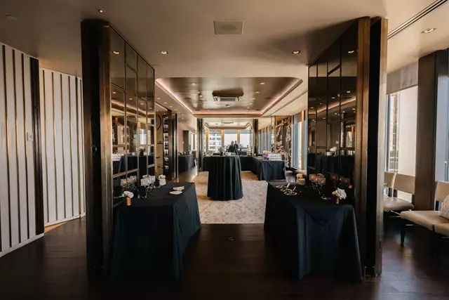 Restaurants: Stratus Restaurant 3