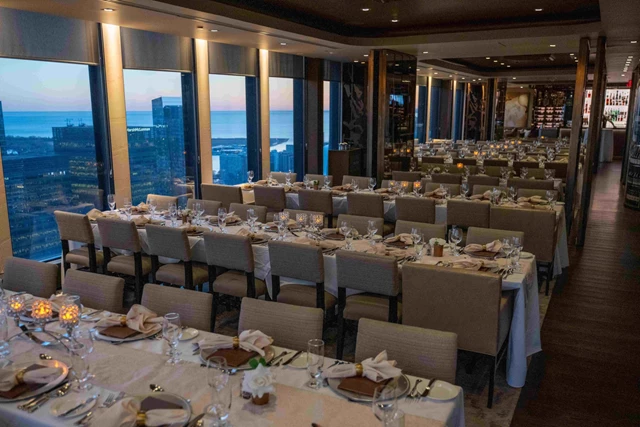 Restaurants: Stratus Restaurant 4