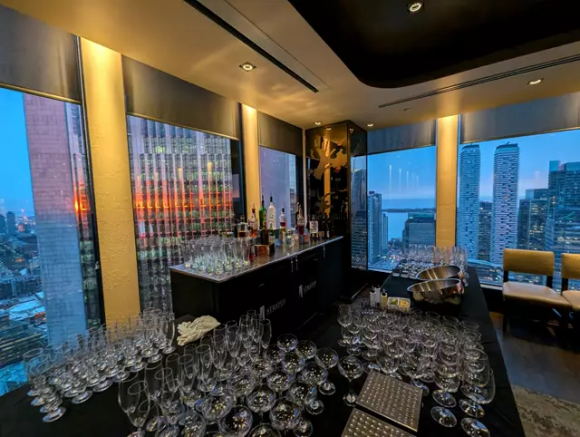 Restaurants: Stratus Restaurant 5