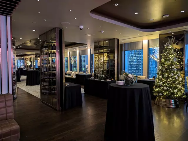 Restaurants: Stratus Restaurant 1