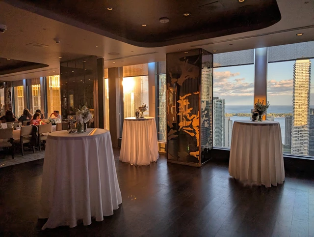 Restaurants: Stratus Restaurant 1