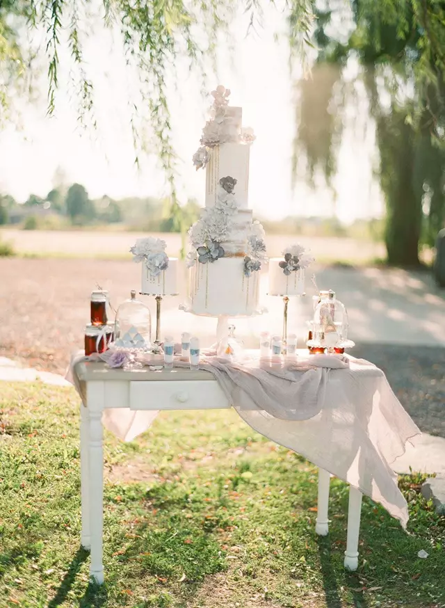 Wedding Cakes: Sweet Regards 3