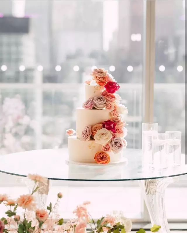 Wedding Cakes: Sweet Selena's Desserts 2