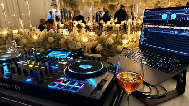 Disc Jockey's / DJs: Taurus Entertainment 2