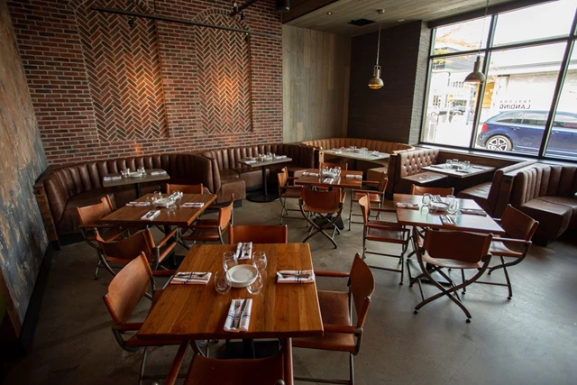 Restaurants: Taylors Landing 5