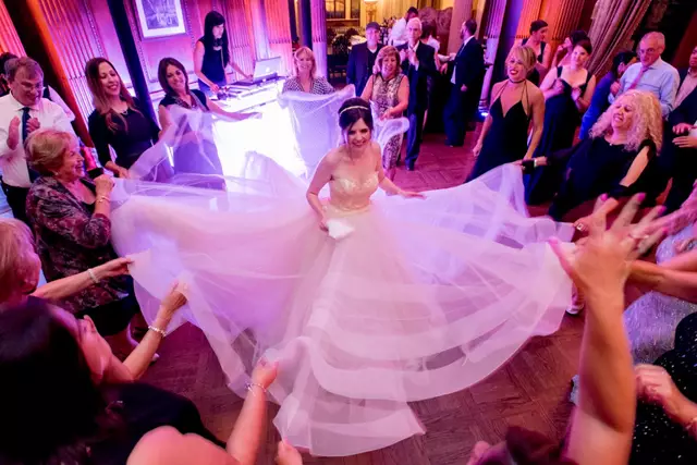 Photographers: The Art of Weddings 2