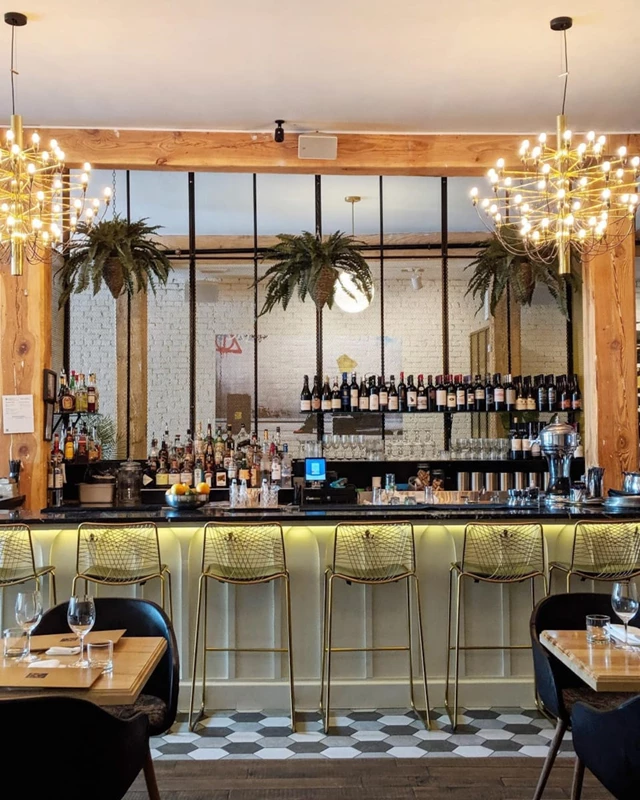 The Diplomat, Hamilton