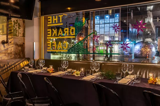 Hotels: The Drake Hotel 10